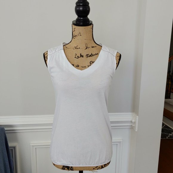 🛍️ BUNDLE ONLY | Ann Taylor LOFT Outlet white blouse with gold metallic piping - Picture 1 of 14
